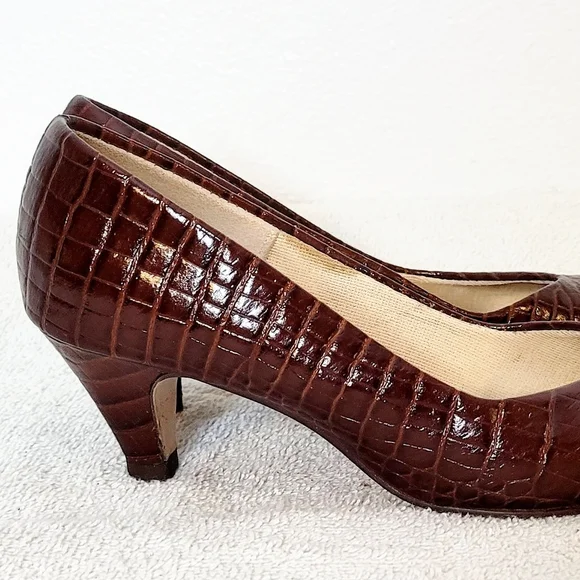 Vintage Hush Puppies Brown Crocodile Print Pumps Low Heel Slip On Shoes Size 7 - Picture 5 of 8